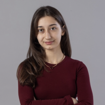 Nelli Gaspar headshot